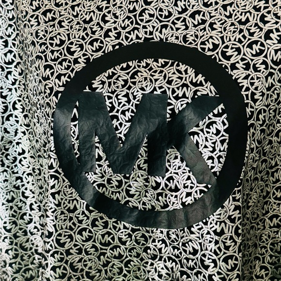 NEW -Michael Kors “ Authentic size L - Picture 9 of 10